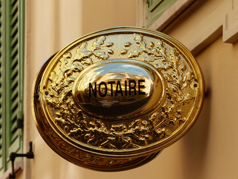 notaire-VALDEROURE-min_advertising-golden-metal-money-lighting-brass-1013060-pxhere.com